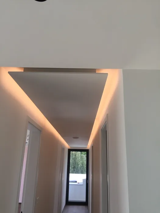 Podhled s nepřímým osvětlením